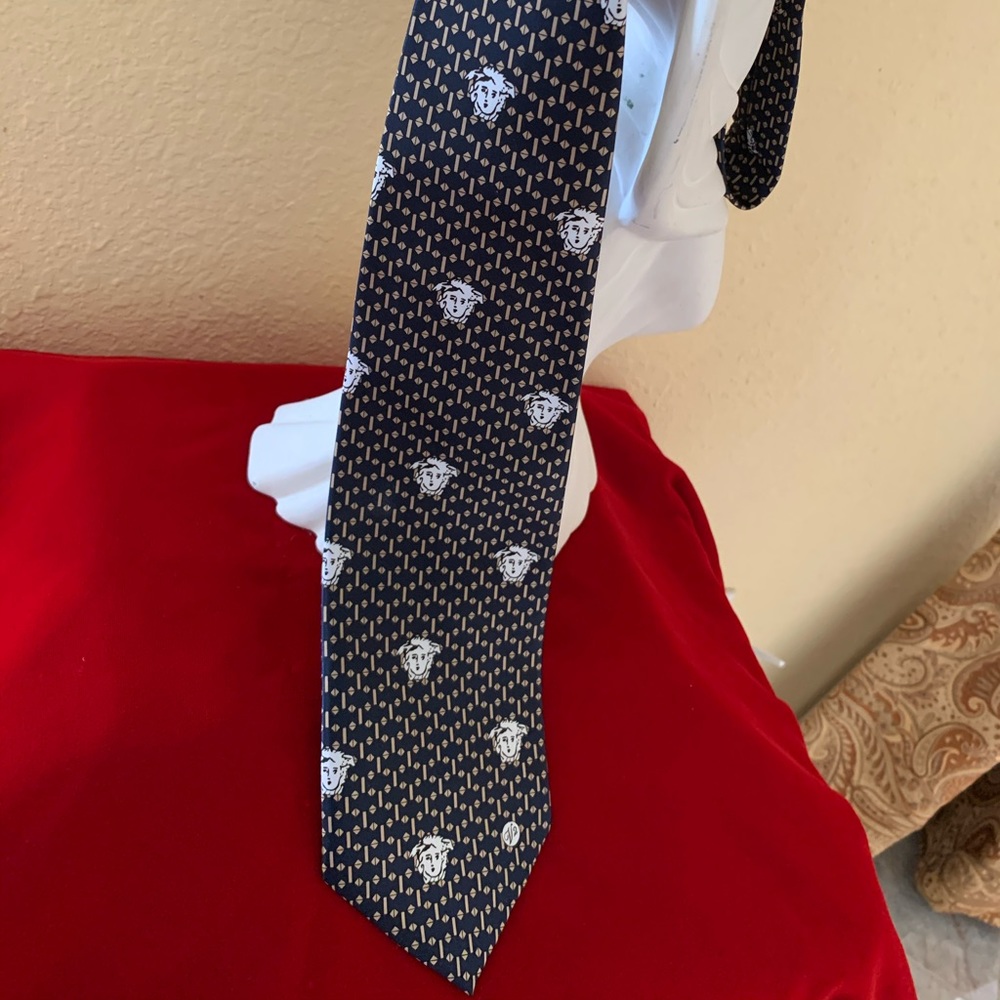 Vintage VERSACE CLASSIC V2 Medusa Men's Neck Tie
